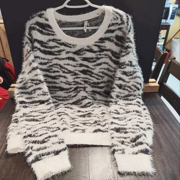 MUdd brand zebra sweater - Picture 1 of 2
